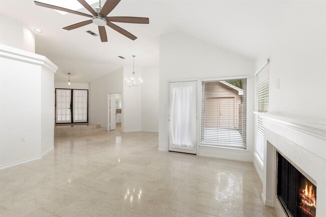 Foto del edificio - 30 Cedar Chase Pl