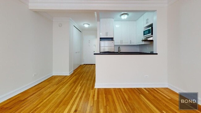 Building Photo - 151 W 16th St