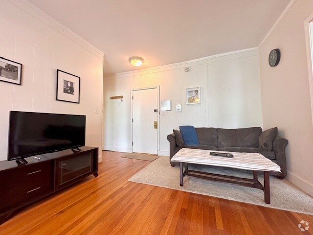 Building Photo - 36 Winchester St