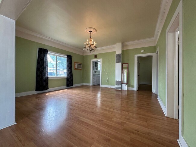 Foto del edificio - 2bed, 1bath 1,186sq.ft. home with large de...