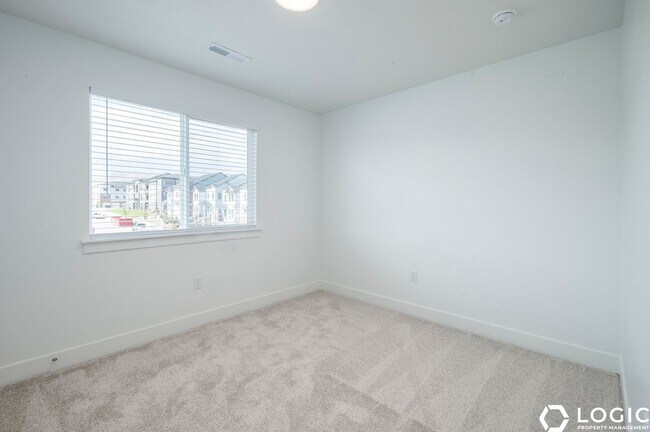 Foto del edificio - Brand New Row End Townhome in Lehi Utah!