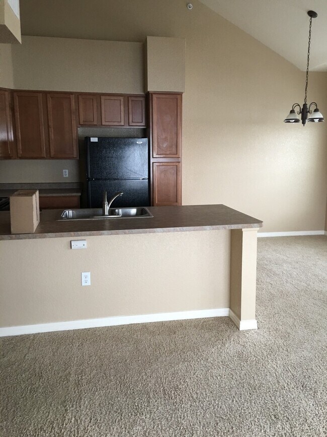 Building Photo - Fantastic!  Light and Bright!  1 bed + lof...