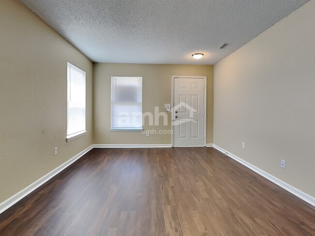 Foto del edificio - 1783 Blue Lake Dr