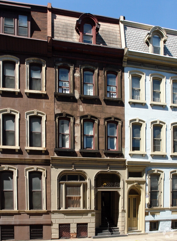 Building Photo - 2209 Walnut St