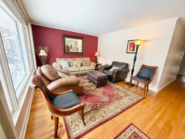 Building Photo - 2909 Oakton St