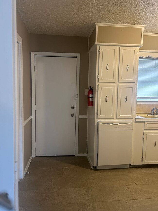 Building Photo - 5707 Sorenson St