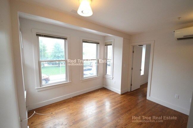 Building Photo - South End 1 Bed 1 Bath with Laundry in Unit