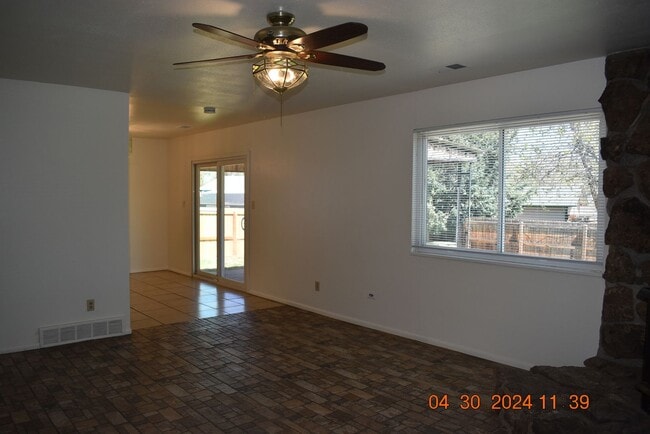 Building Photo - 3 bed / Ranch Style