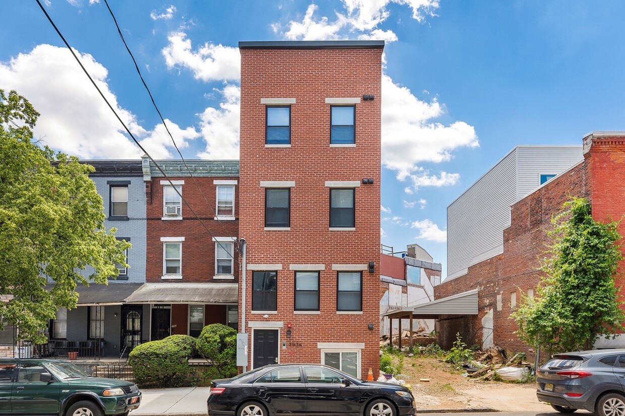 Primary Photo - 3936 Haverford Ave