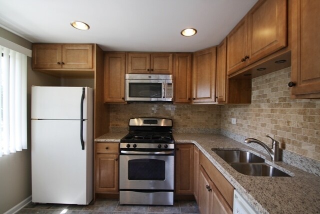 Building Photo - 24 Eastham Ct
