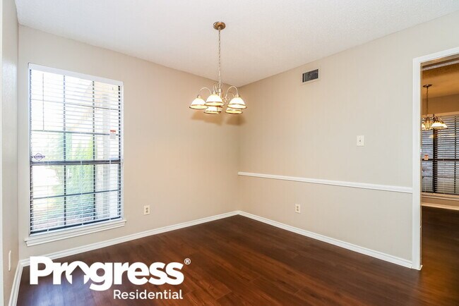 Building Photo - 2420 Bennington Dr