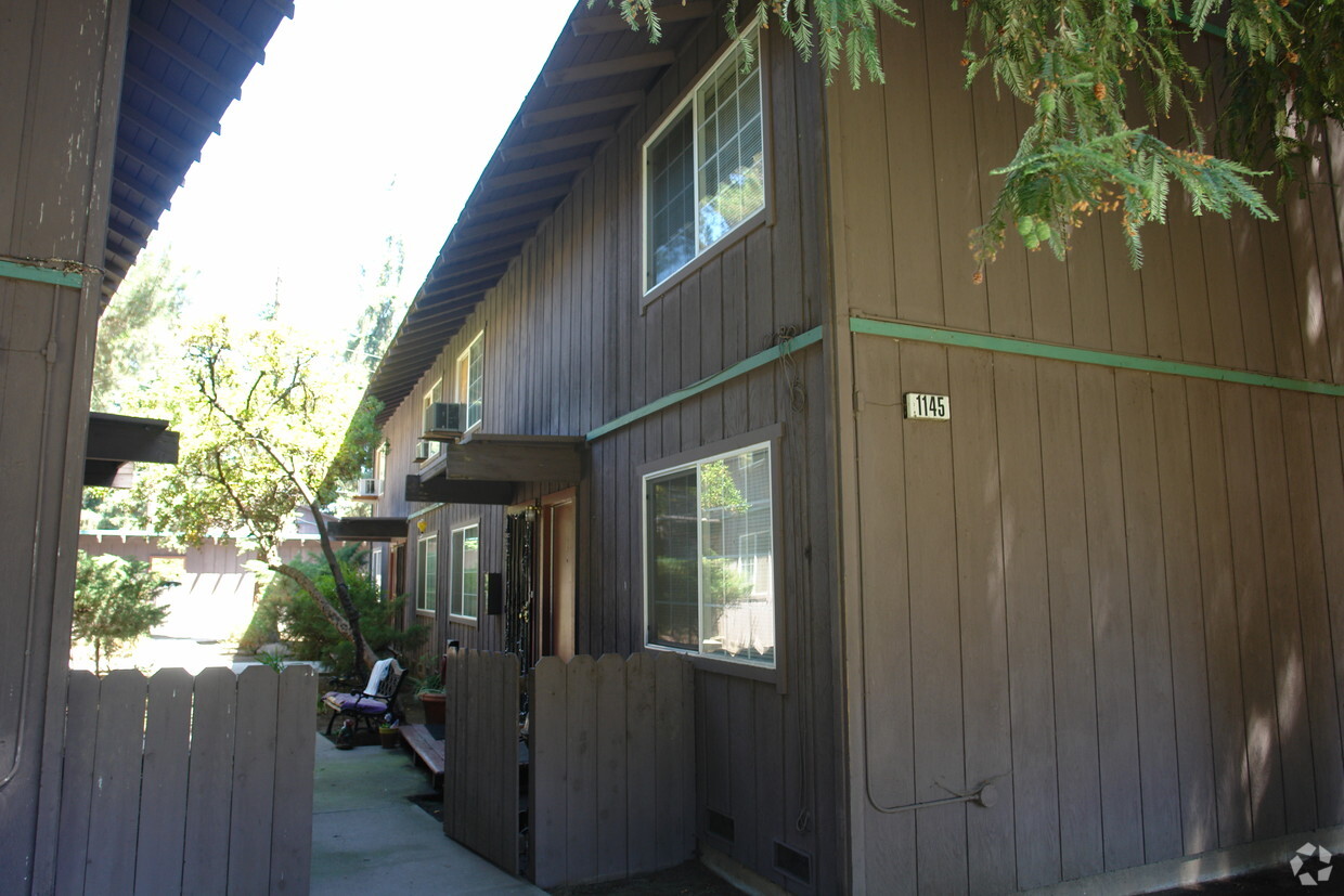 Foto del edificio - 1145-1151 Carlsbad Drive