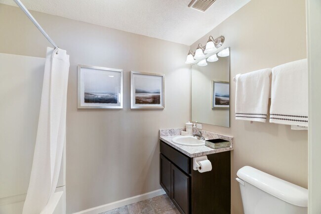 Foto del edificio - 1581 Gilmore Park Ave