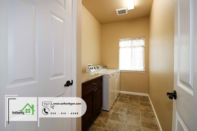 Building Photo - 3550 Cazadero way, Central heat and Air, W...