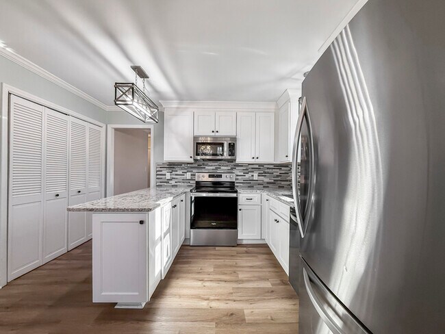 Foto del edificio - Spacious 3BR 2 BA Home with Wooden Deck in Wake Forest