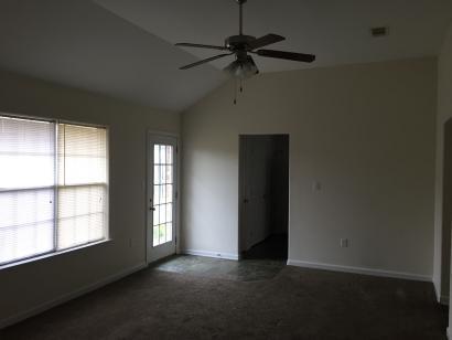 Sala de estar - 2204 Irma circle