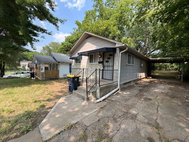 Building Photo - 6939 S Benton Ave