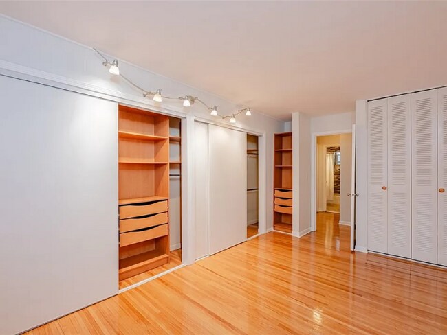 Foto del edificio - 2456 East Ave