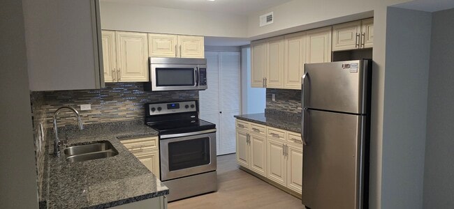 Building Photo - 627 Shaw Ct