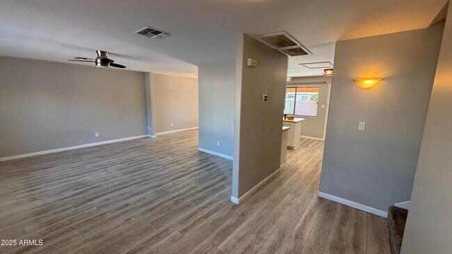 Foto del edificio - 8625 E Valley View Rd