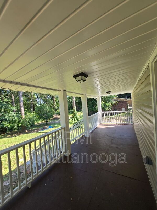 Photo - 220 Hillside Dr House