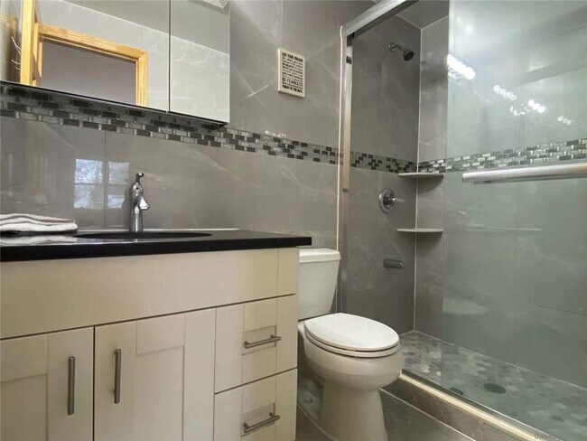 Foto del edificio - 148-36 61st Rd