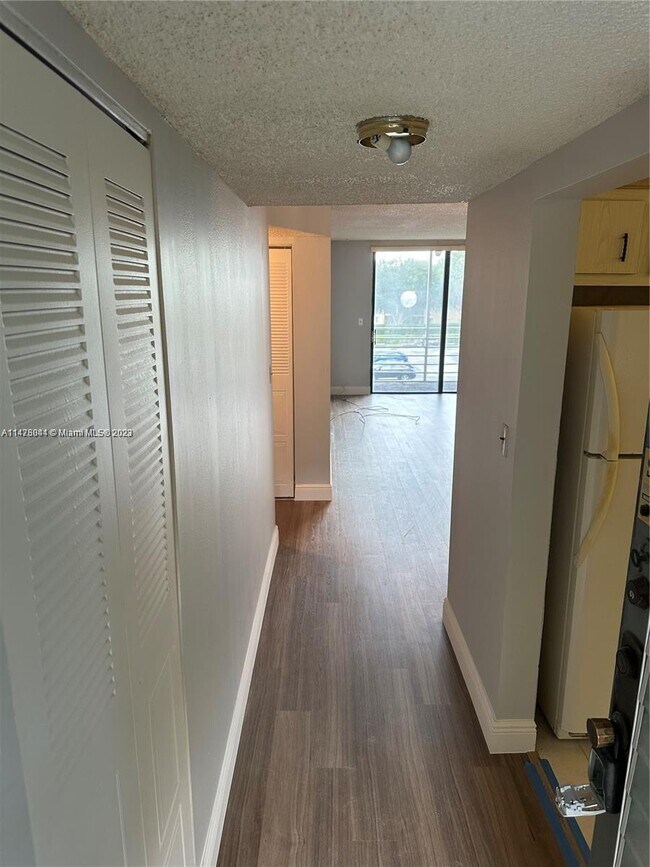 Foto del edificio - 1820 N Lauderdale Ave