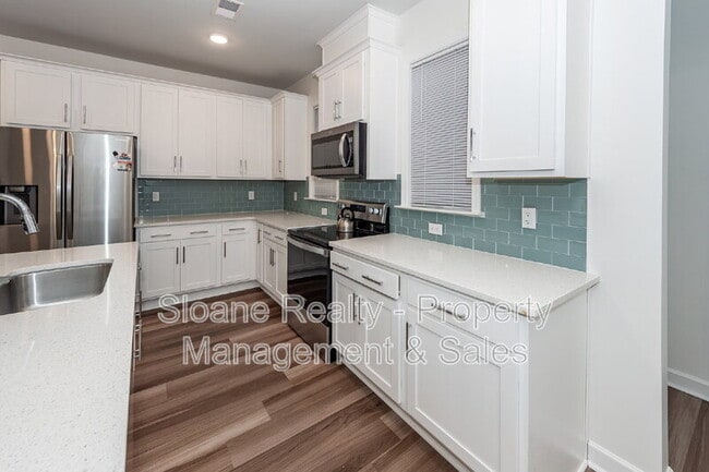 Building Photo - 211 Winding River Dr