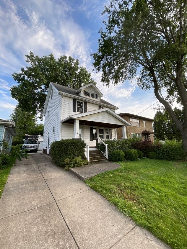 Primary Photo - 3433 Lucerne Ave