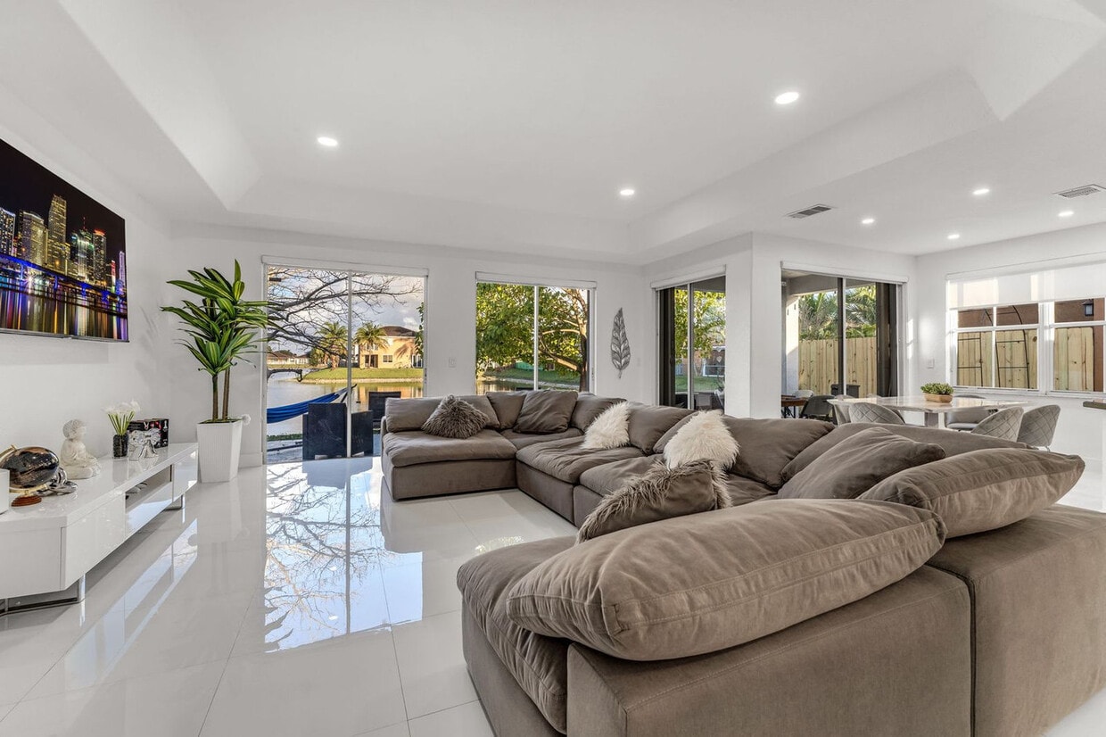 Foto principal - 1205 SW 146th Ct