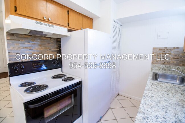 Foto del edificio - 2/1.5 Townhouse style apartment-Downtown Ft. Lauderdale-Pool- Laundry on Site