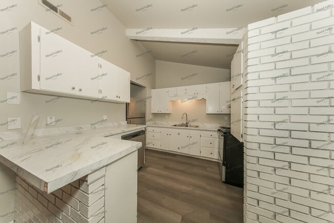 Foto del edificio - 5520 N Porter Dr