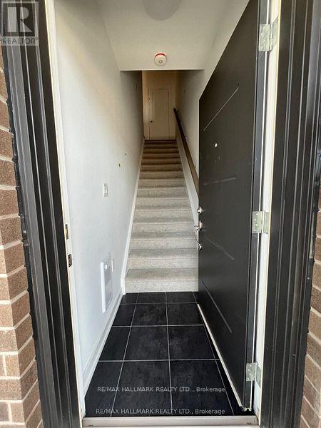 Building Photo - 940 St David St N