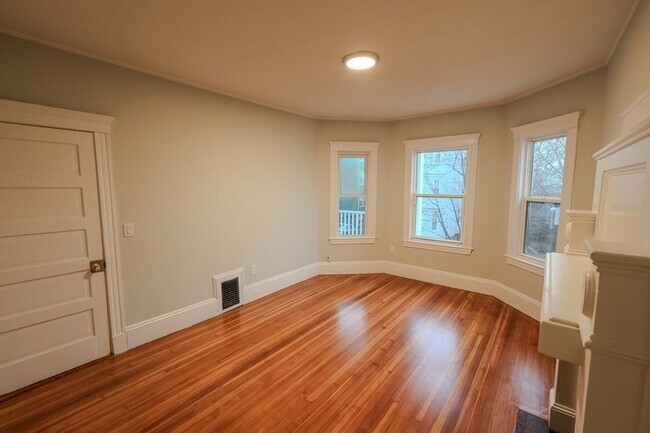 Building Photo - 72 Ridgewood St