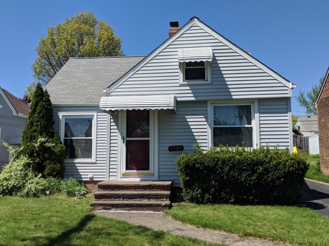 Primary Photo - 3 bed Garfield cape cod now available