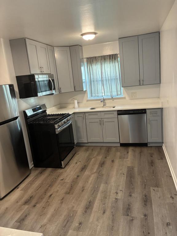 Foto principal - 802 E 89th Pl