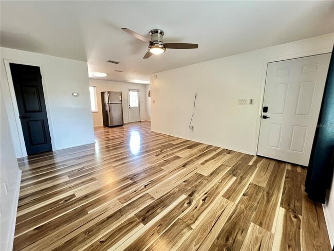 Building Photo - 559 Laura Ln