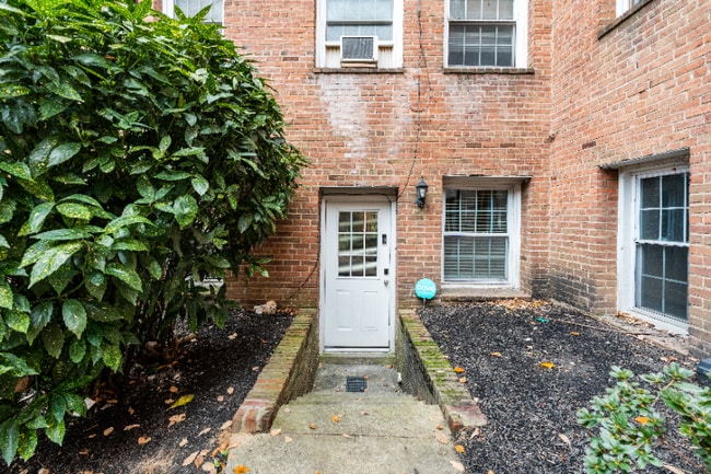 Building Photo - 903 S Frederick St