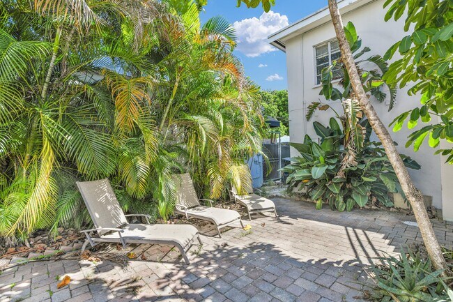 Building Photo - 818 N Dixie Hwy