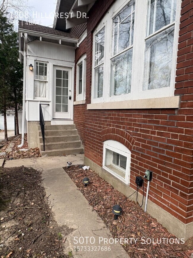 Building Photo - 1208 Hillcrest Dr