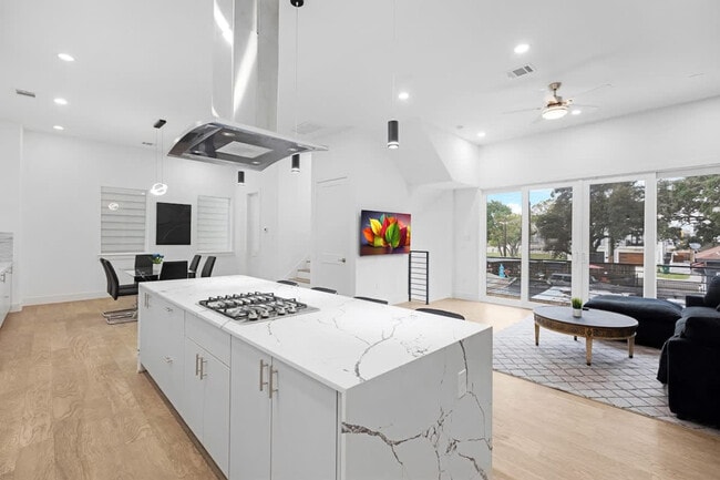 Foto del edificio - 2105 McGowen St