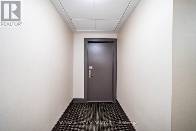 Building Photo - 2015 Sheppard Ave E