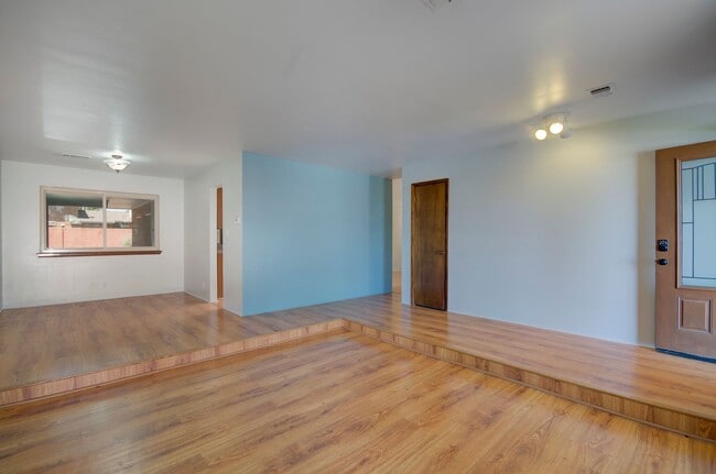 Building Photo - Amazing 3 Bedroom in the Academy Neighborhood