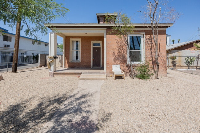 Building Photo - 610 N 9th St