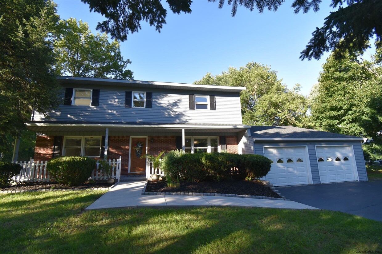 Primary Photo - 7 St Andrews Dr