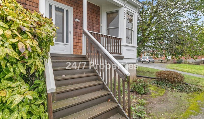 Building Photo - 3405 SW 11th Ave
