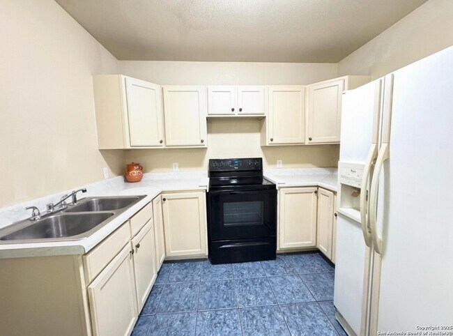 Foto del edificio - 14424 Higgins Rd