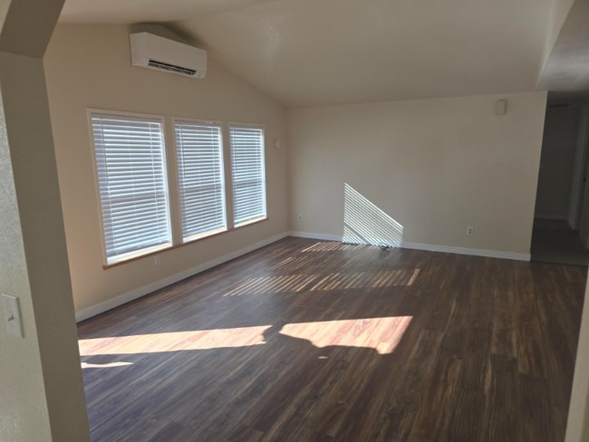 Building Photo - 3564 N Appian Way