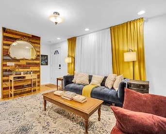 Foto principal - 2626 N Sawyer Ave