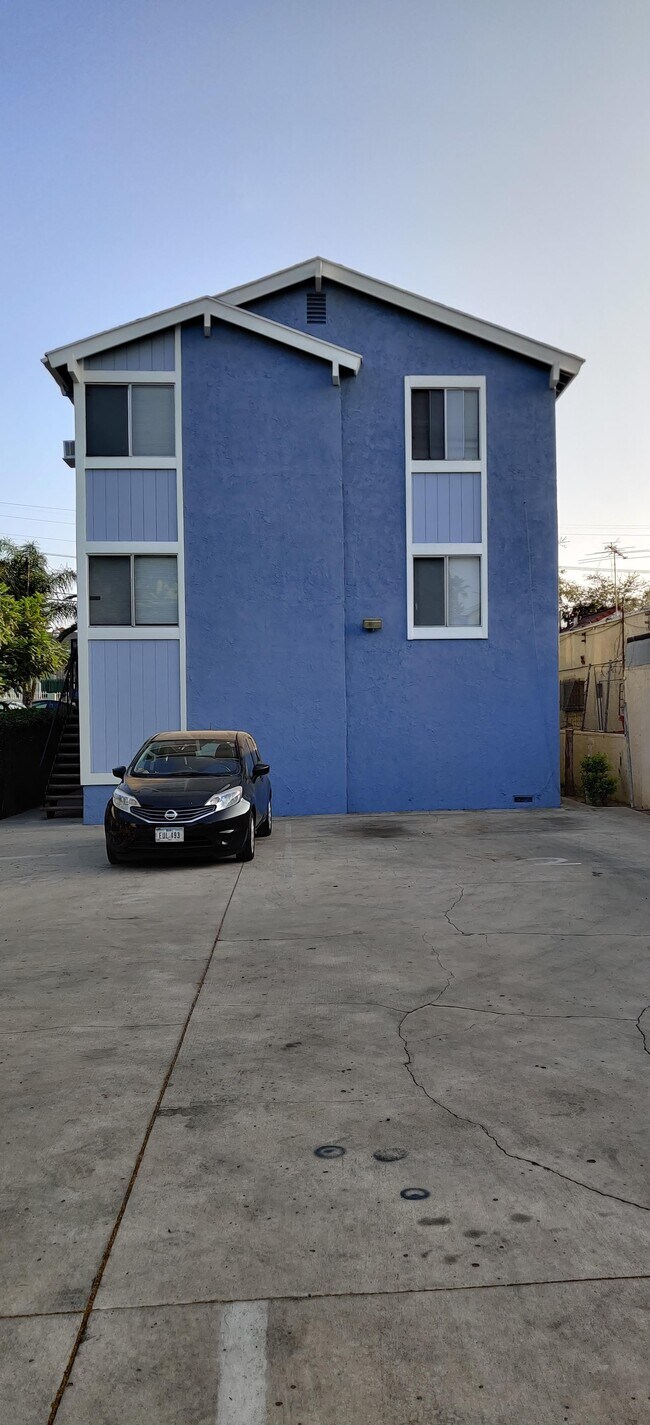 Foto del edificio - 4213 Lockwood Ave